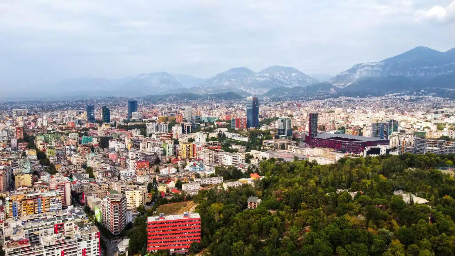 Var man ska bo i Tirana Aerial drone view freepik21420