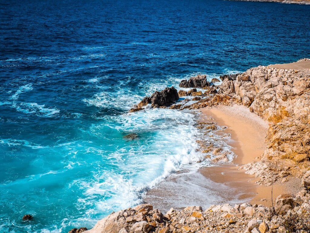 Himare-Albania_Porto-Palermo-Plaża-w pobliżu